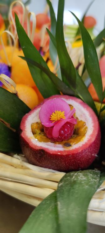 Composition de fruits PHALY - avec nos Fleurs comestibles | 